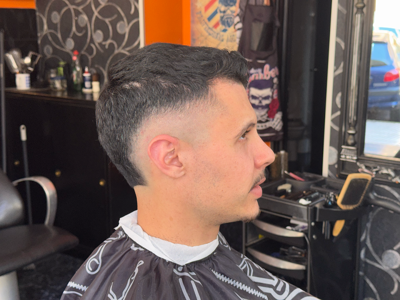 Corte high fade / degradado alto con diseño personalizado — PRO Barbershop Errenteria